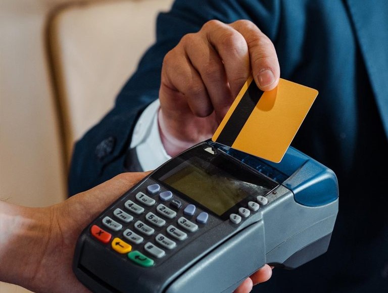 Bizneset duhet të pajisen me terminale POS deri më 30 maj